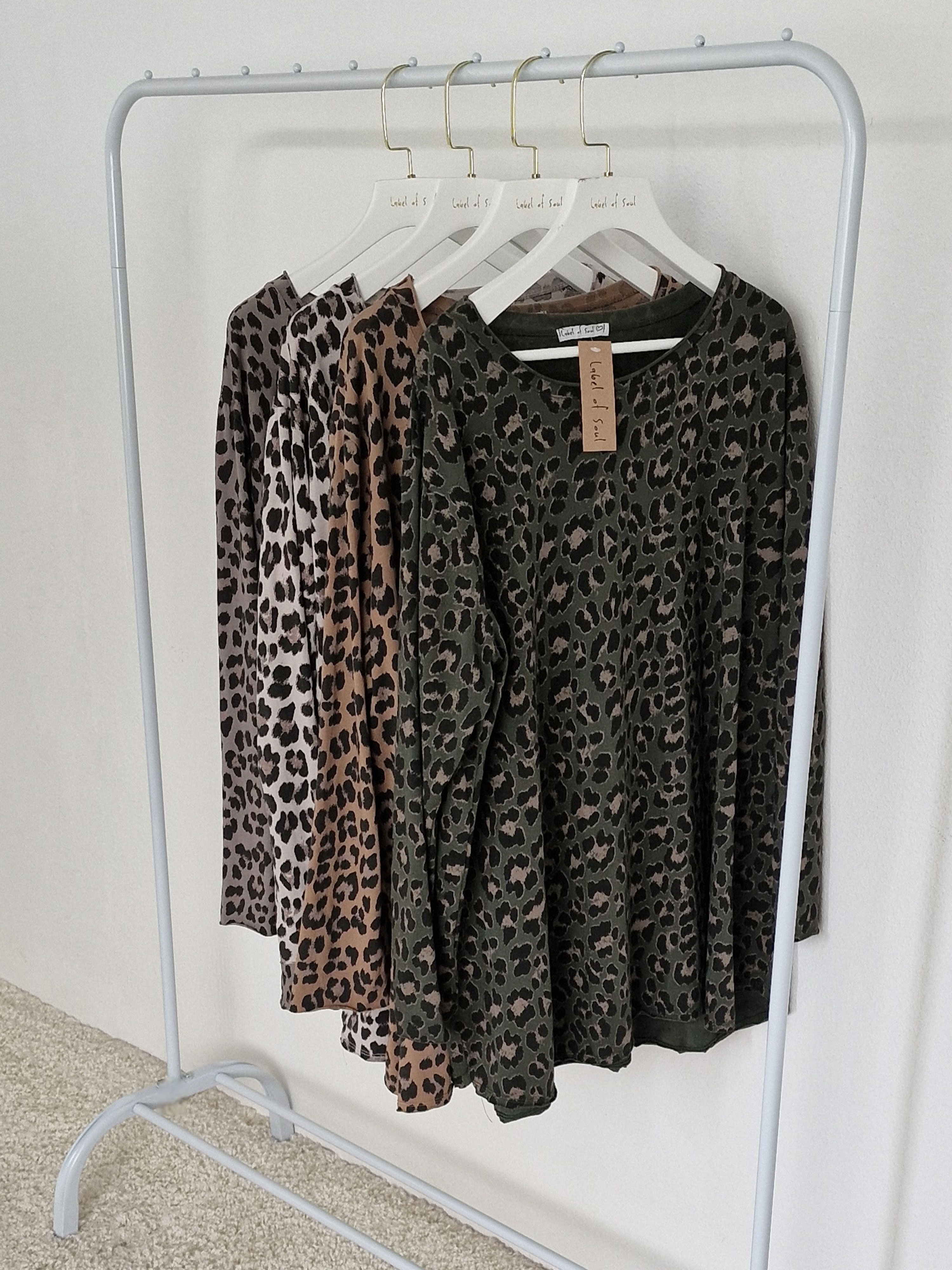 Basic Long Langarmshirt - LEOPARD - Olive