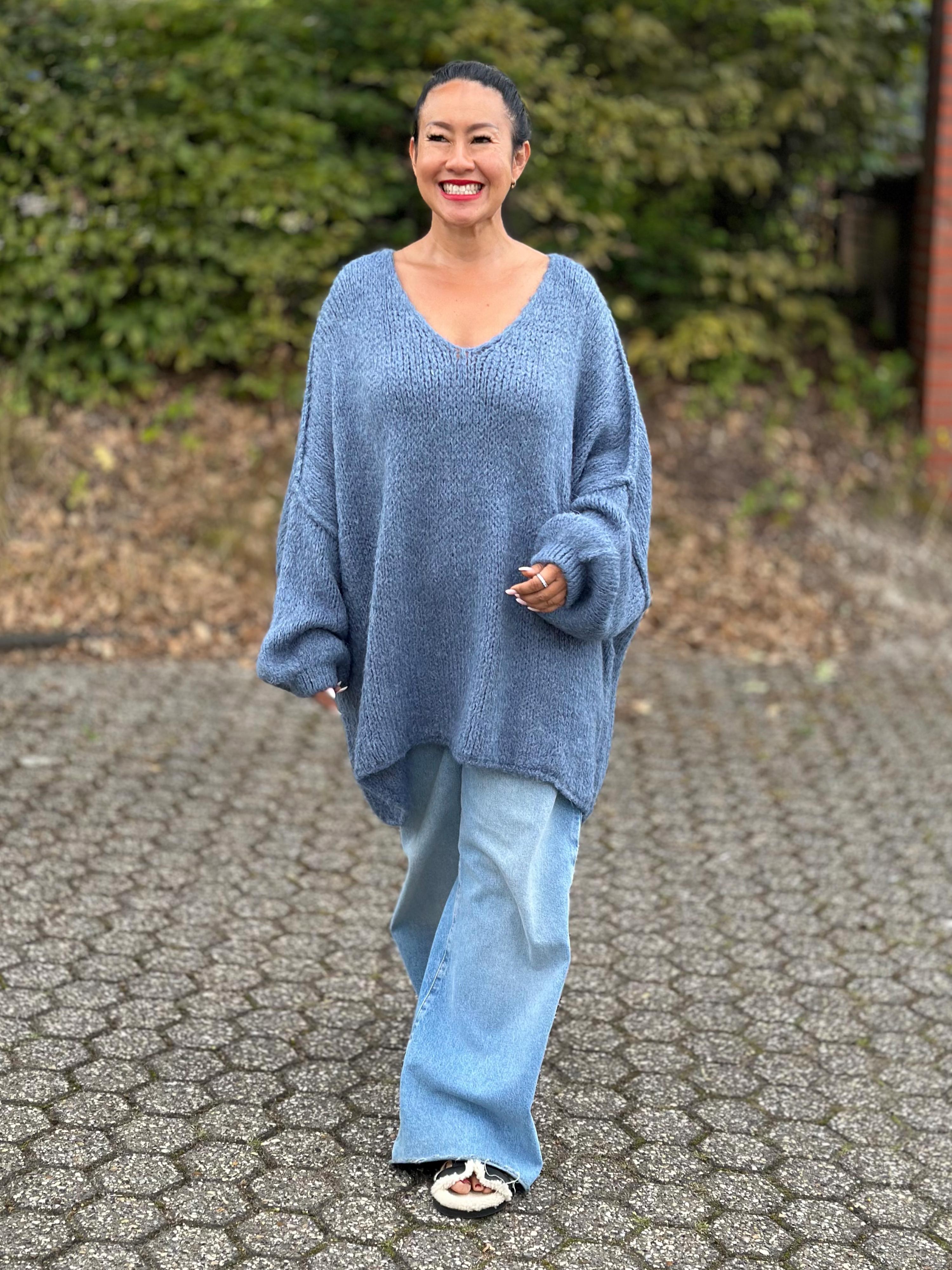 Oversize Strickpullover mit V-Ausschnitt - FLAUSCHI - LOLA - Jeansblau