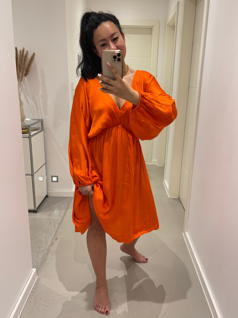 Satin Babydoll Kleid mit V-Ausschnitt - Sunset Orange
