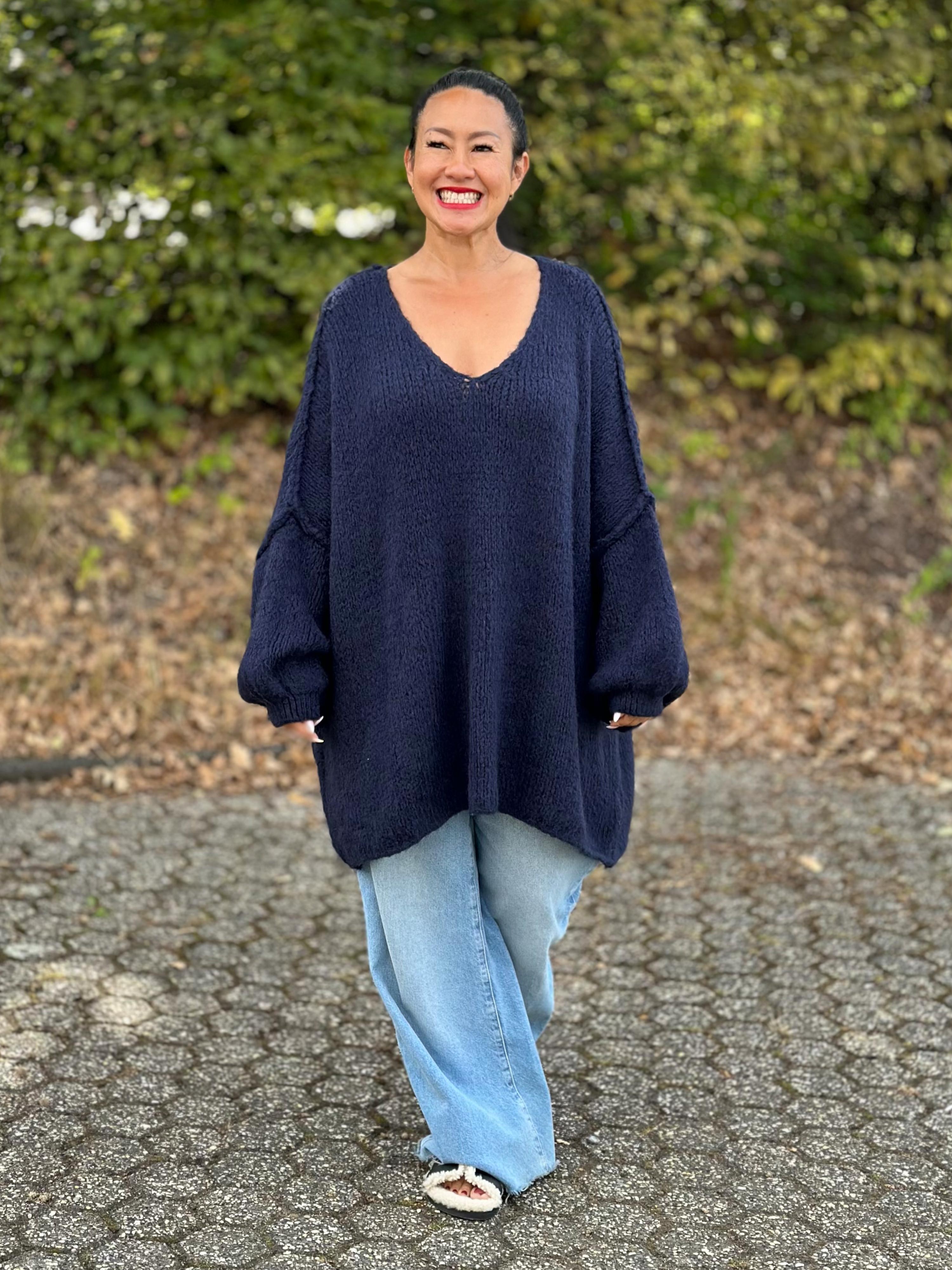 Oversize Strickpullover mit V-Ausschnitt FLAUSCHI TALL - Navy