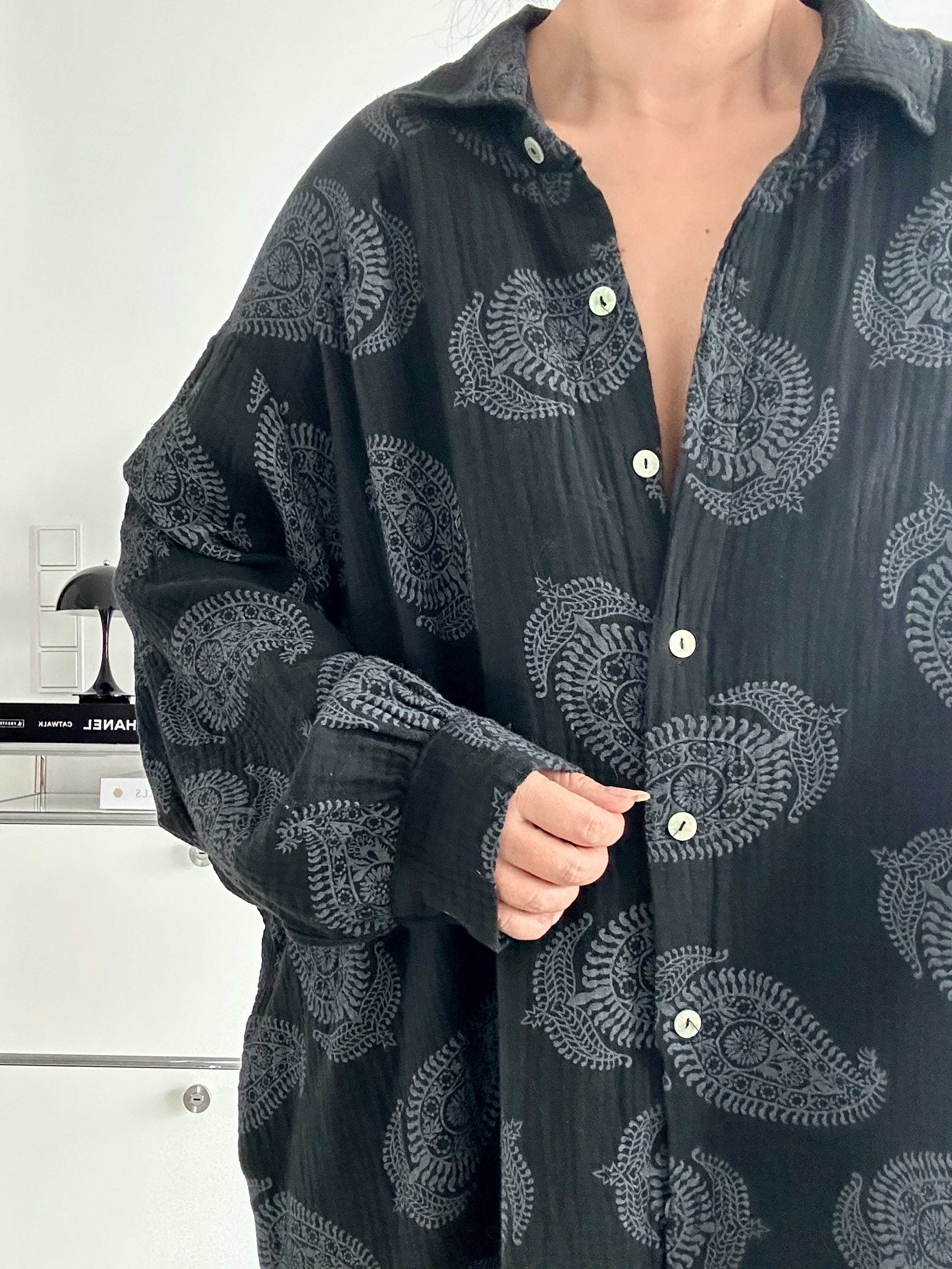 Musselin Long Oversize Bluse - Must Have - PAISLEY - Schwarz