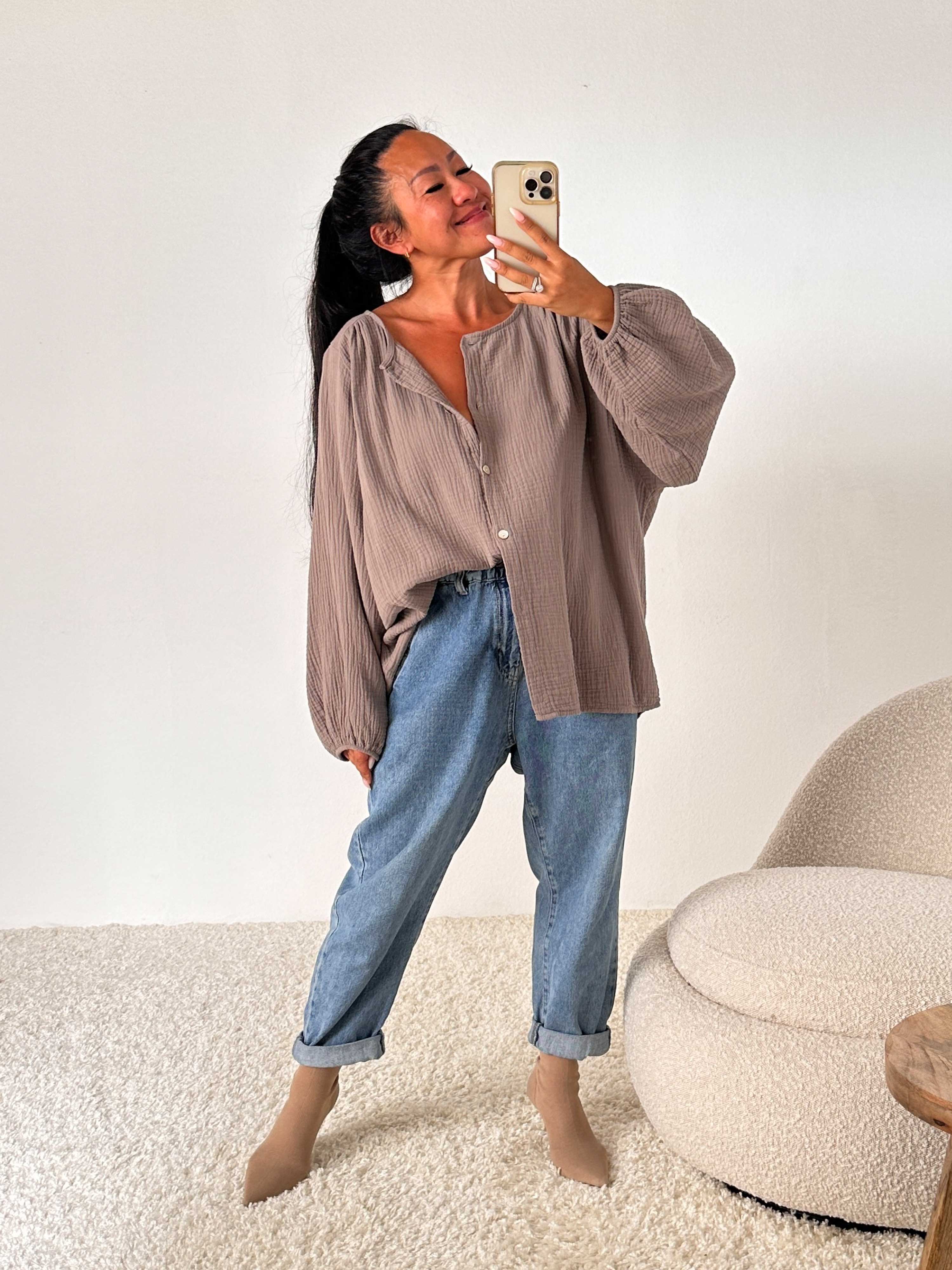 Musselin Oversize Bluse mit Rundhalsausschnitt - Taupe