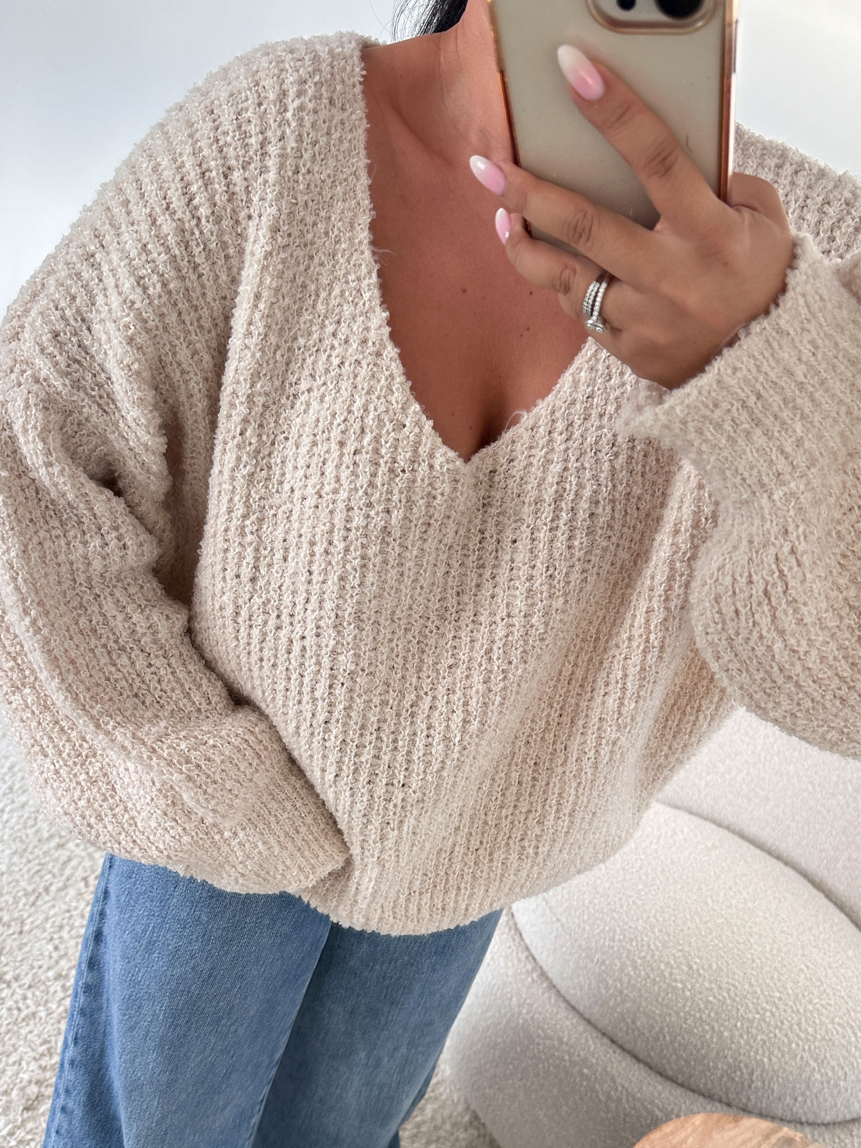 PREMIUM Bouclé Pullover mit V-Ausschnitt - Creme