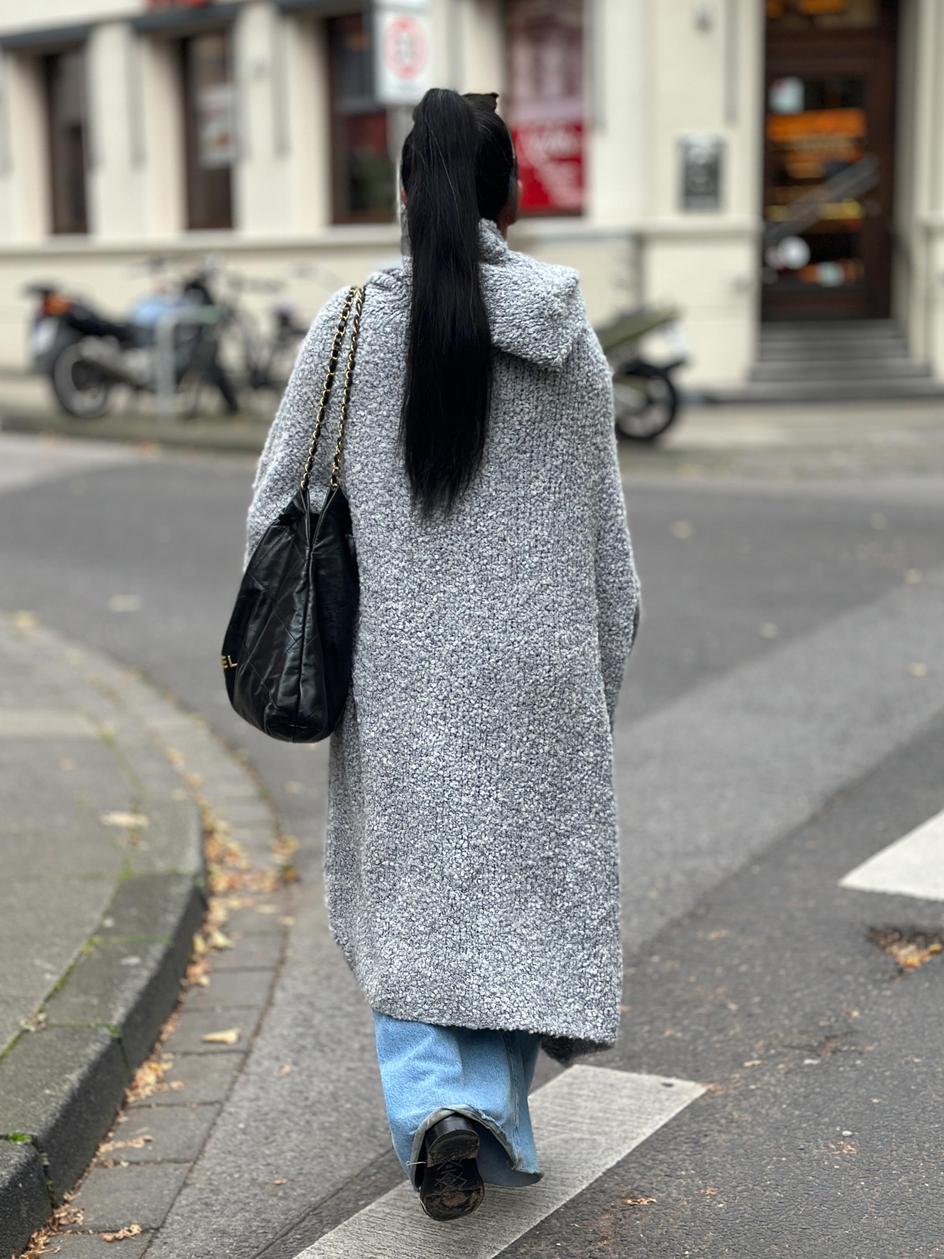 PREMIUM Bouclé Strickjacke mit Kapuze - Hellgrau