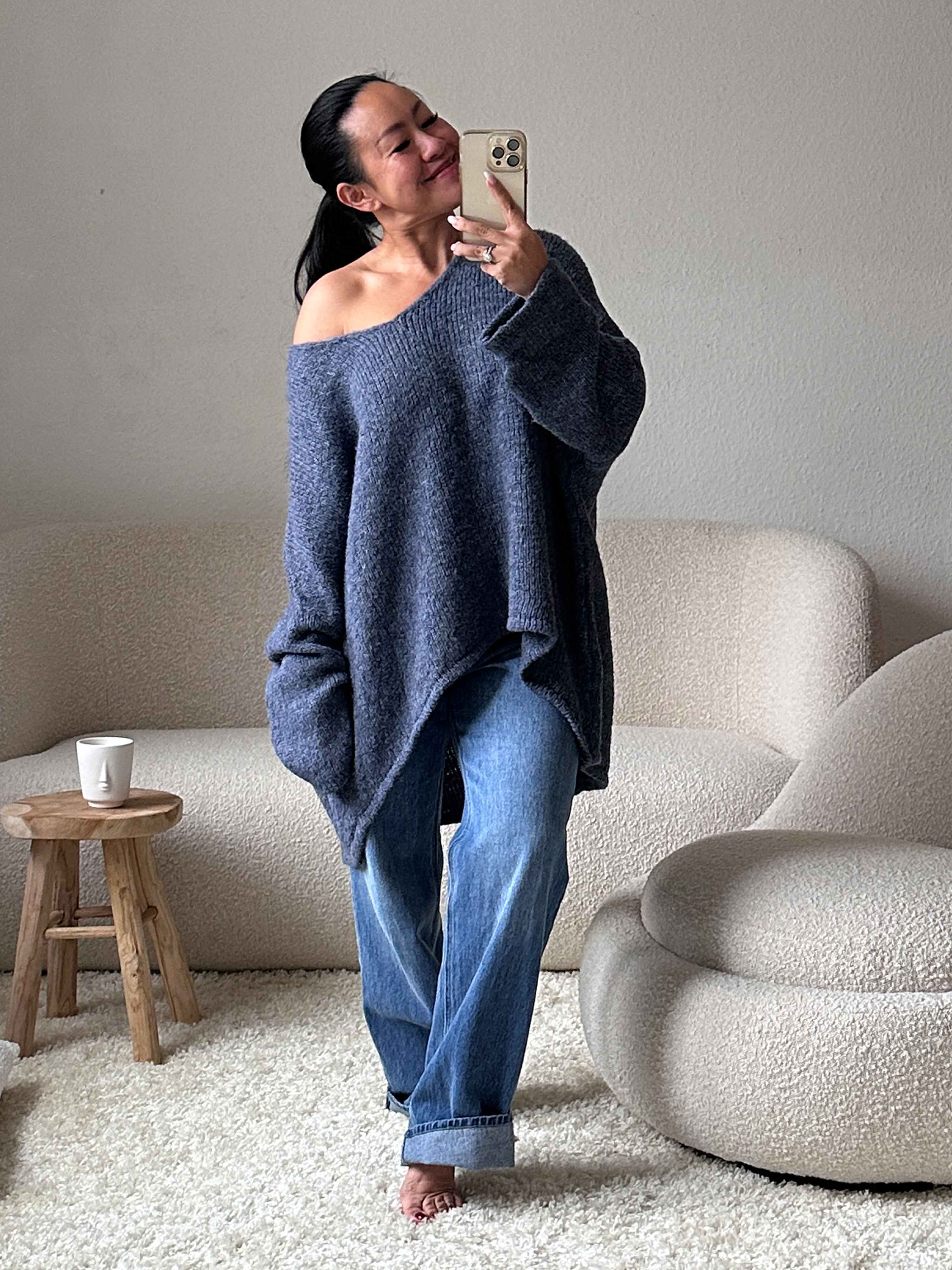 Oversize Vokuhila Strickpullover mit V-Ausschnitt - Jeansblau