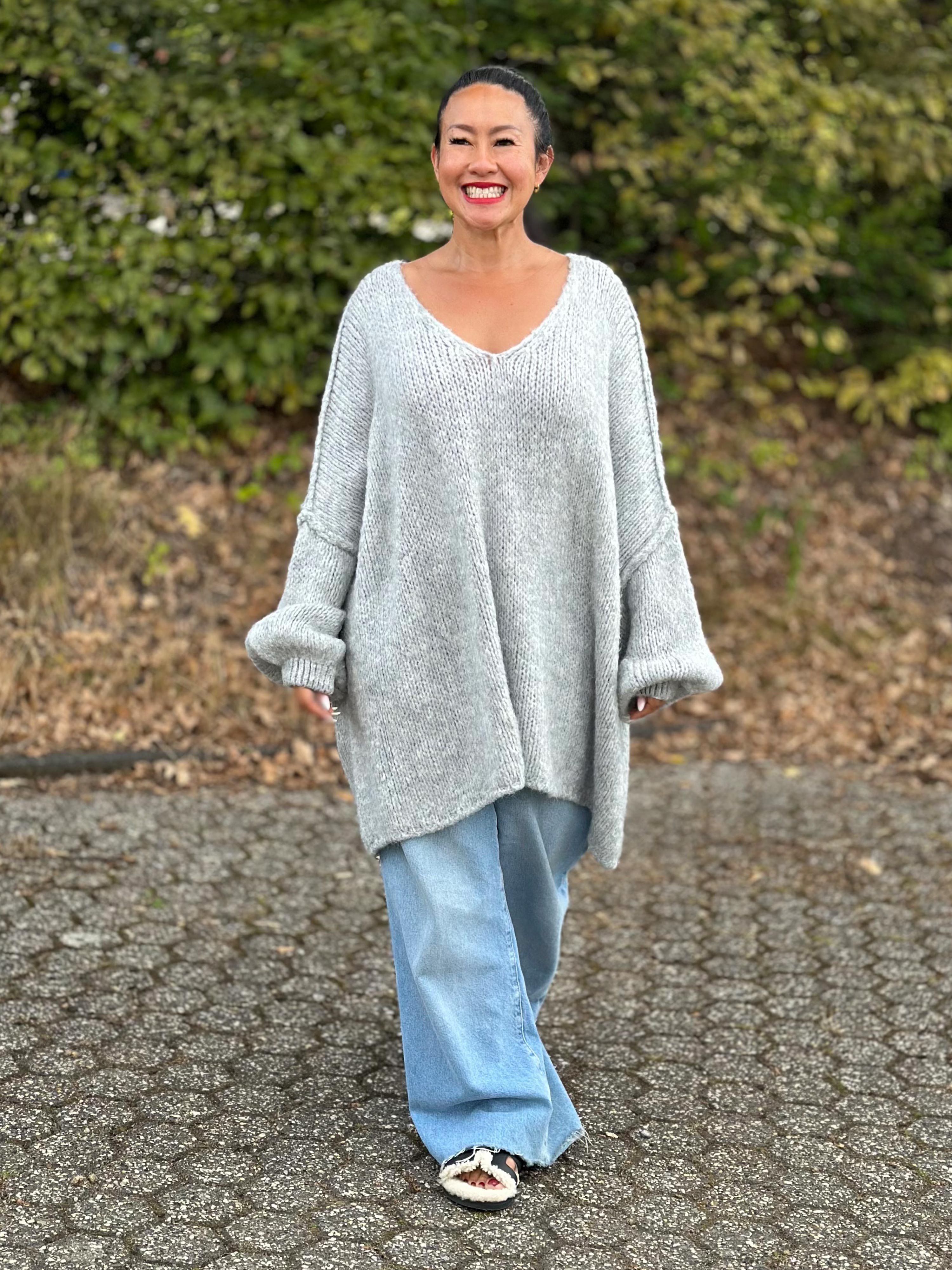 Oversize Strickpullover mit V-Ausschnitt FLAUSCHI TALL - Hellgrau