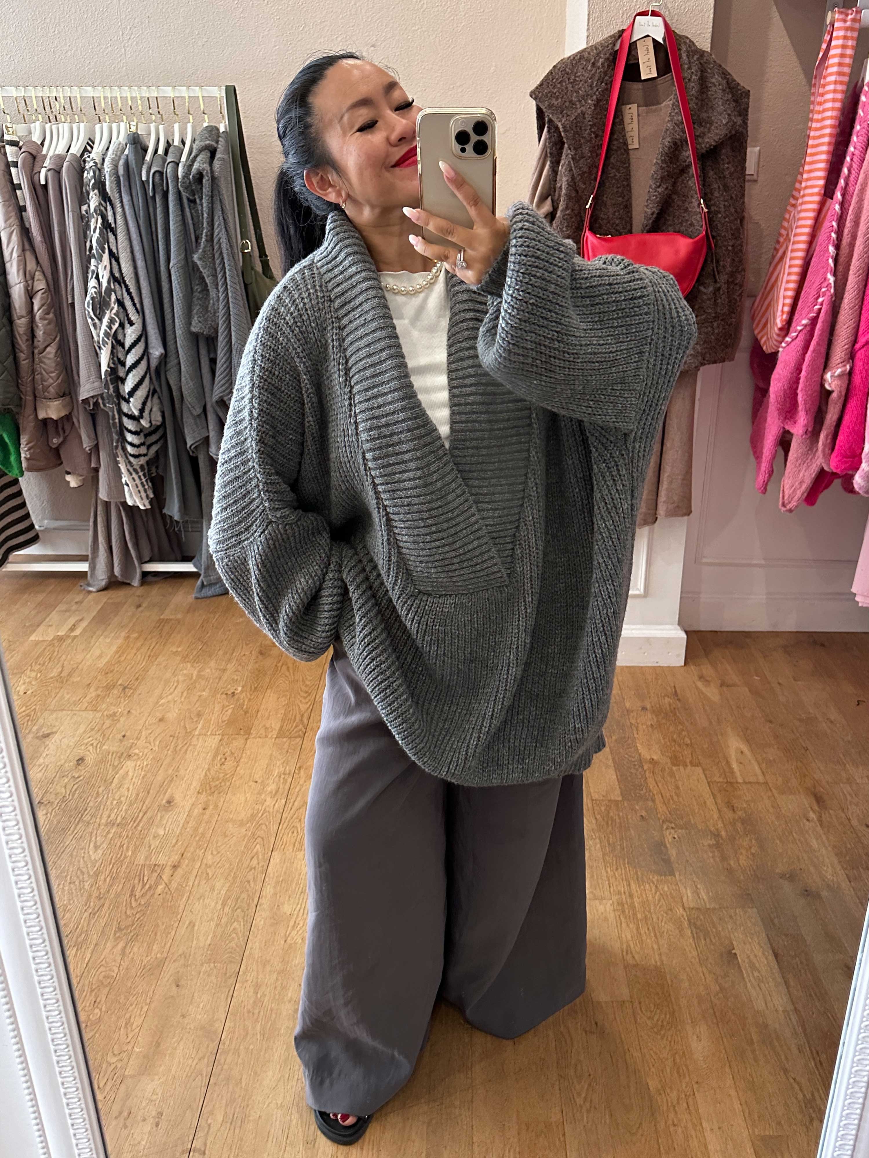 Oversize Grobstrickpullover mit V-Ausschnitt - Grau