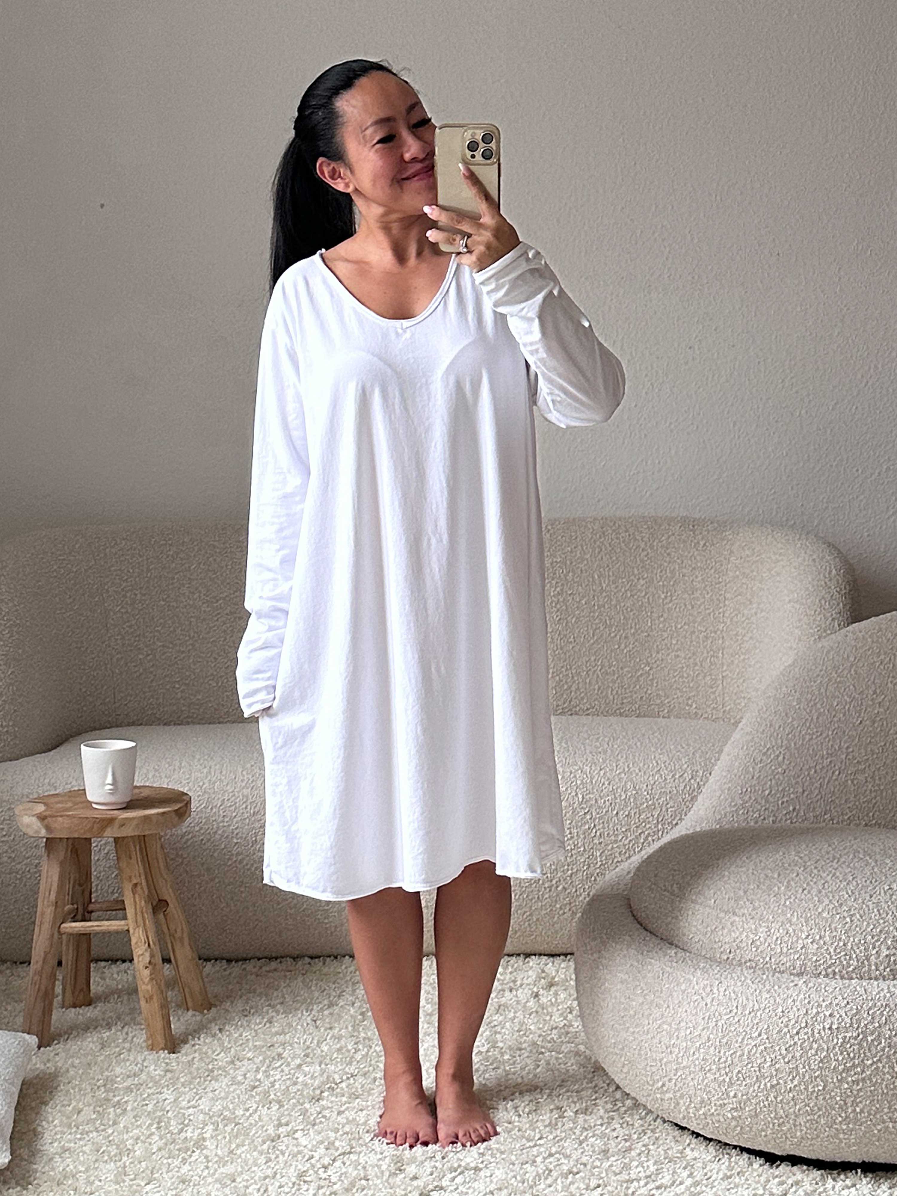 Basic Unisex Langarmshirt V-Neck - Long - Weiss