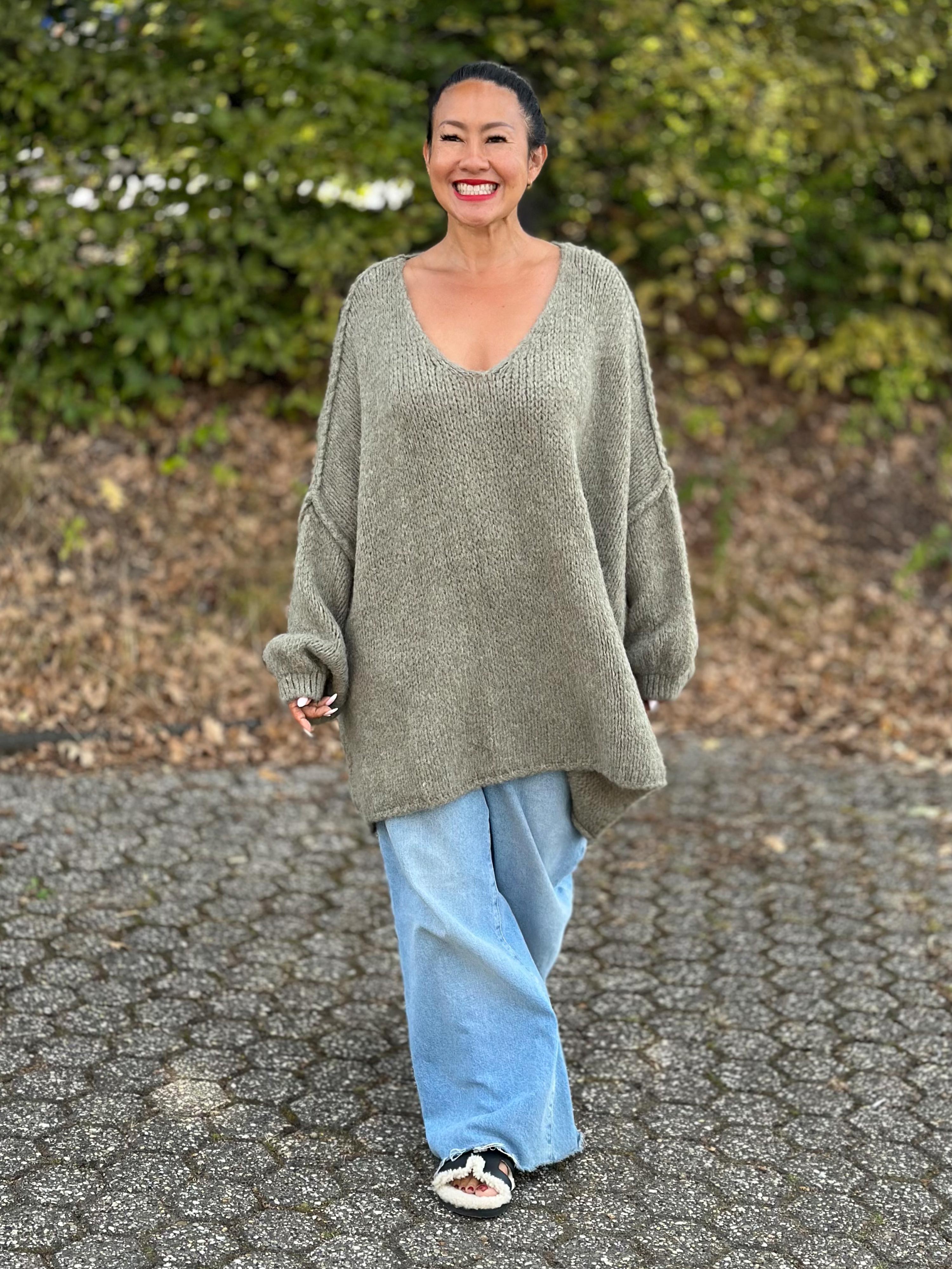 Oversize Strickpullover mit V-Ausschnitt - FLAUSCHI - LOLA - Matcha