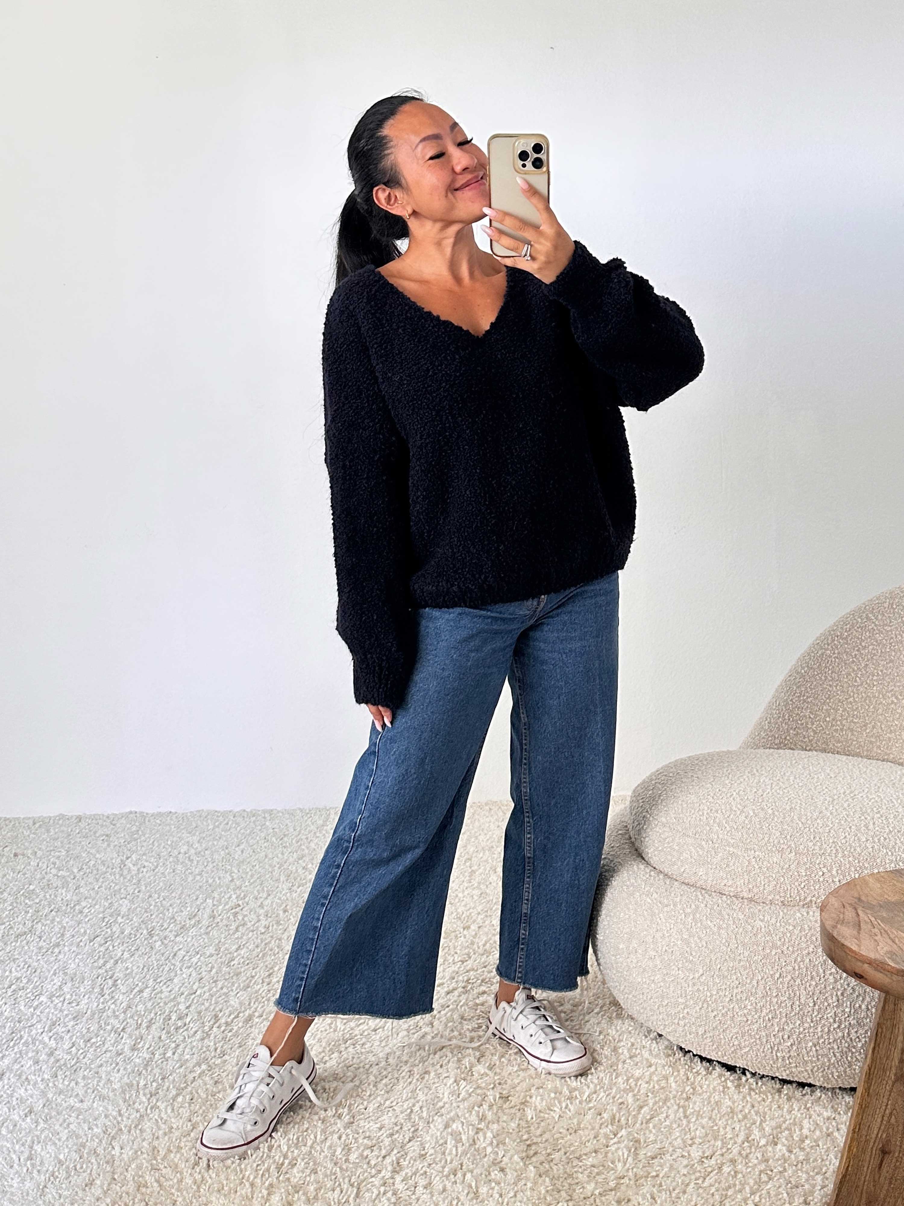 Bouclé CROPPED Pullover mit V-Ausschnitt - Navy