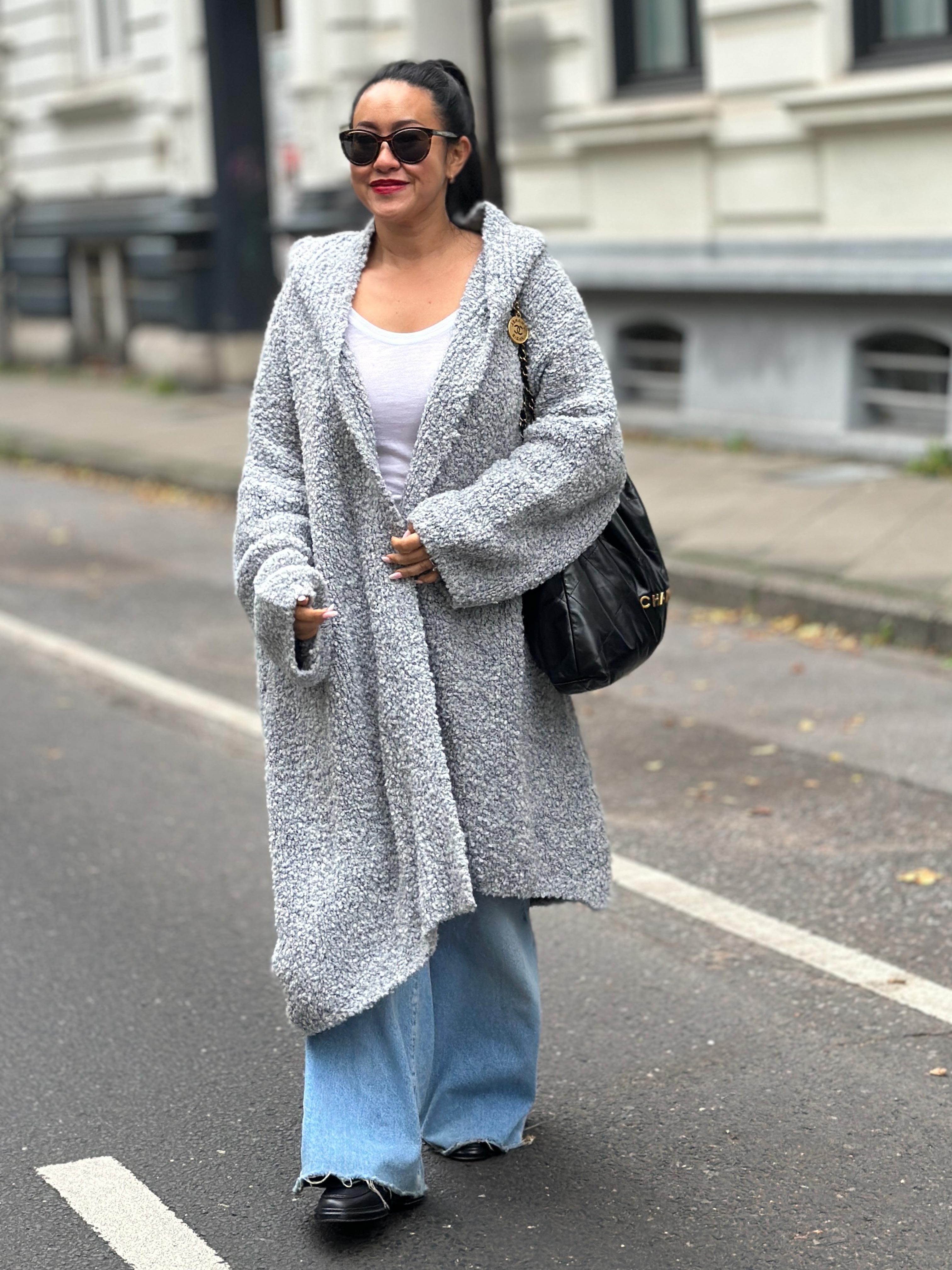 PREMIUM Bouclé Strickjacke mit Kapuze - Hellgrau