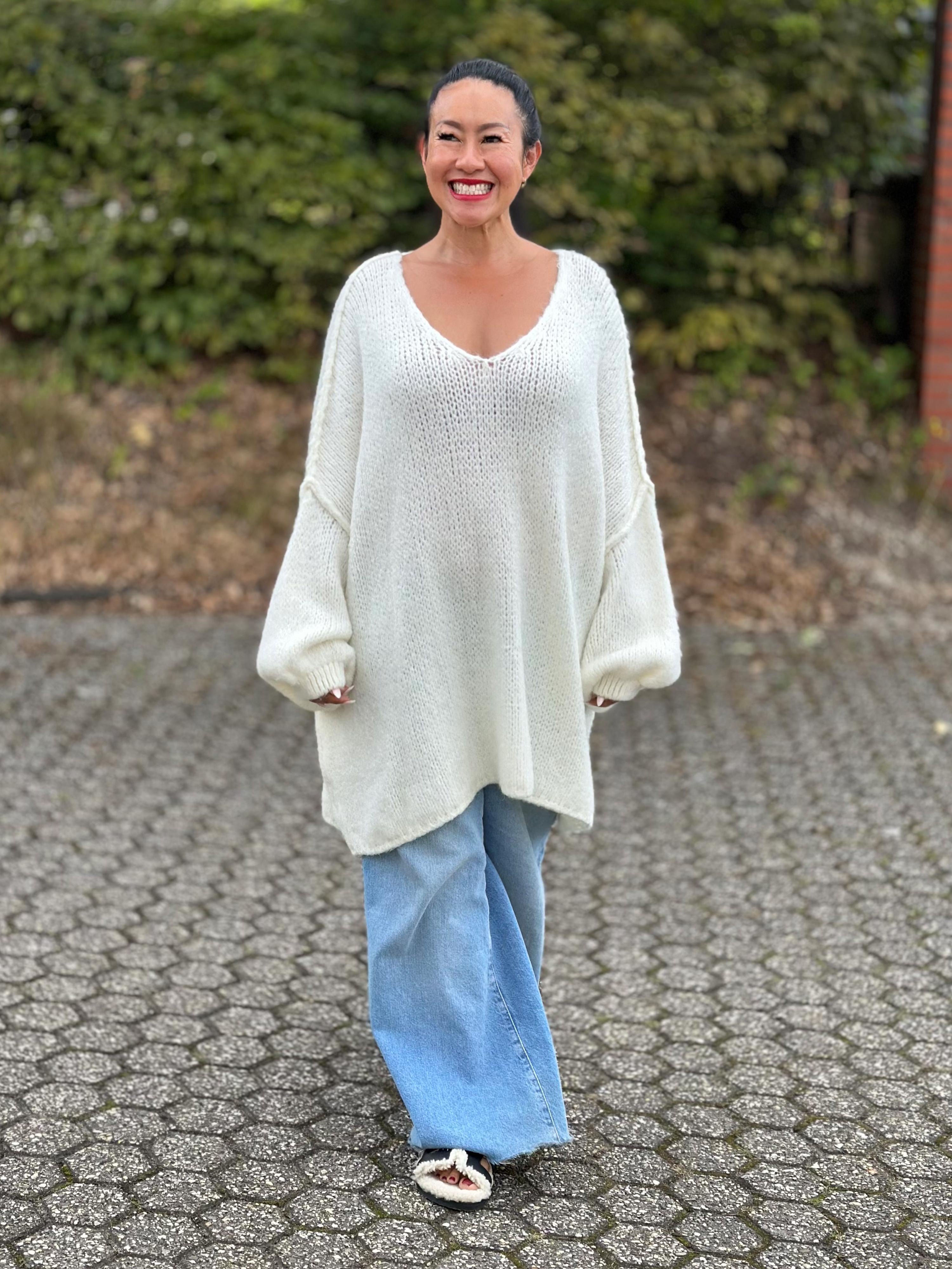 Oversize Strickpullover mit V-Ausschnitt FLAUSCHI TALL - Creme